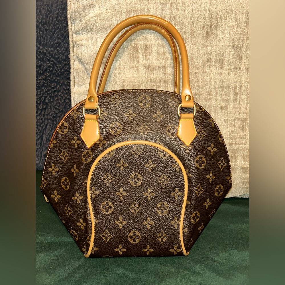Brown leather boutique bag